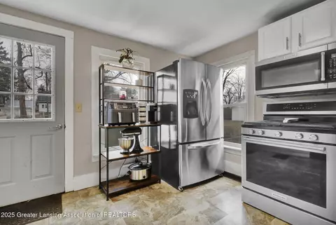 Kitchen - 533 W Maple St, Mason, MI 48854 photo 2 of 3