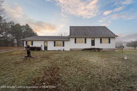 8562 W Howe Rd, Eagle, MI 48822