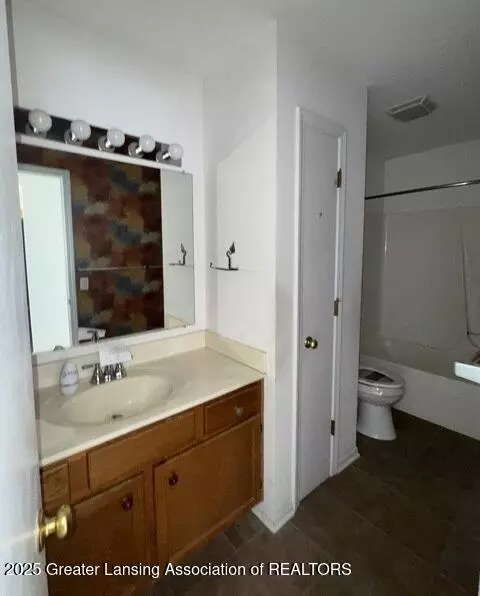 Bath - 12813 Houghton Dr, Dewitt, MI 48820 photo 1 of 2