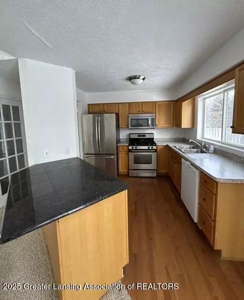 Kitchen - 12813 Houghton Dr, Dewitt, MI 48820 photo 1 of 2