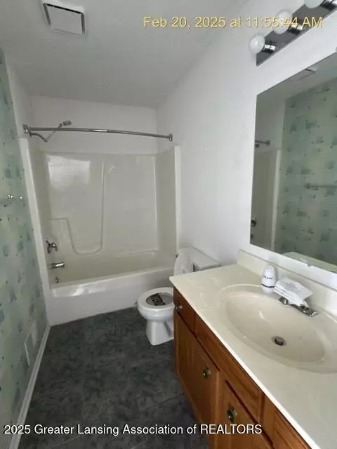 Bath - 12813 Houghton Dr, Dewitt, MI 48820 photo 2 of 2