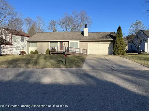 331 Park Meadows Dr, Lansing, MI 48917