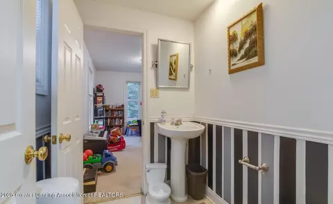Entry Way - 824 Riverview Ave, Lansing, MI 48915 photo 4 of 4