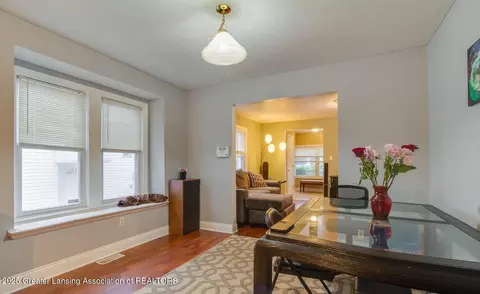 Entry Way - 824 Riverview Ave, Lansing, MI 48915 photo 2 of 4
