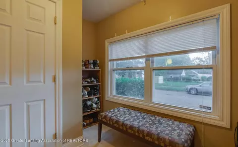 Entry Way - 824 Riverview Ave, Lansing, MI 48915 photo 1 of 4
