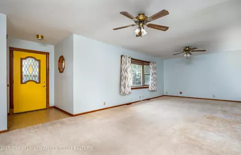 Living - 11740 Broadbent Rd, Lansing, MI 48917 photo 1 of 2