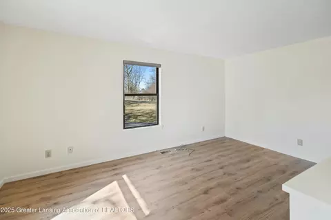 Living - 320 Park Meadows Dr, Lansing, MI 48917 photo 2 of 6