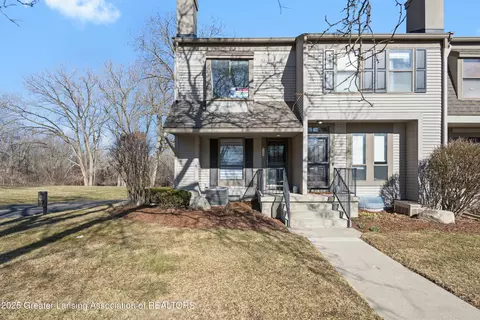 320 Park Meadows Dr, Lansing, MI 48917