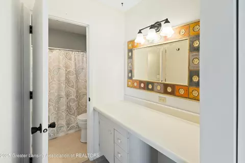 Bath - 320 Park Meadows Dr, Lansing, MI 48917 photo 3 of 4