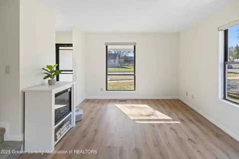 Living - 320 Park Meadows Dr, Lansing, MI 48917 photo 3 of 6