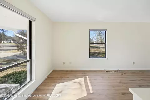 Living - 320 Park Meadows Dr, Lansing, MI 48917 photo 1 of 6
