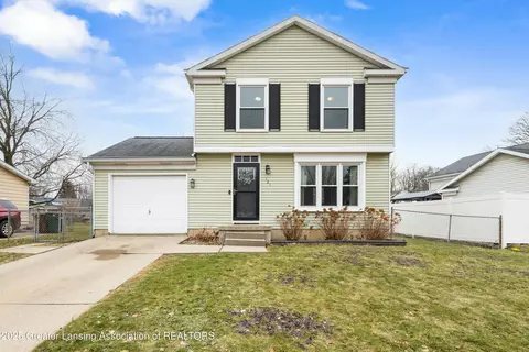 121 Village Dr, Lansing, MI 48911