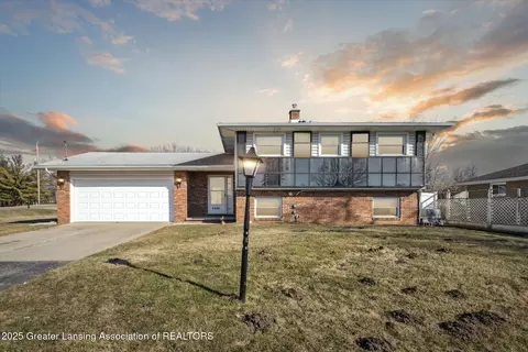 4490 Dell Rd, Lansing, MI 48911