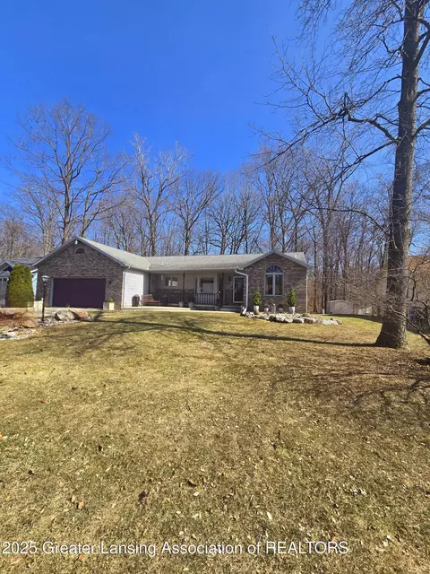 5105 Mark David Dr, Swartz Creek, MI 48473