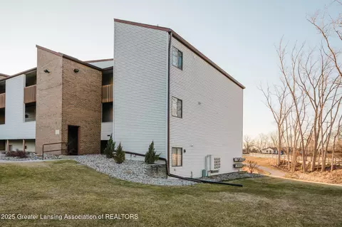 1460 E Pond Dr #25, Okemos, MI 48864