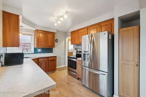 2202 Dillingham Ave, Lansing, MI 48906 photo 10