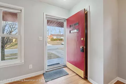 2202 Dillingham Ave, Lansing, MI 48906 photo 4