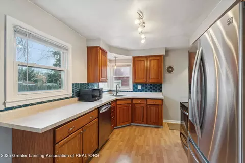 2202 Dillingham Ave, Lansing, MI 48906 photo 9