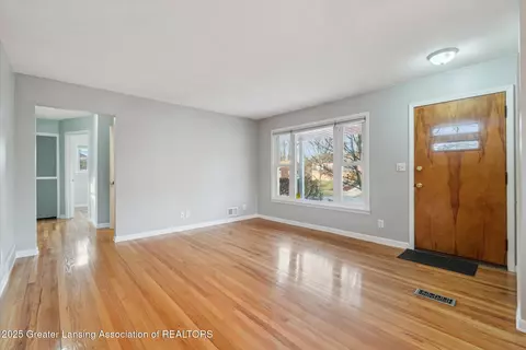 2202 Dillingham Ave, Lansing, MI 48906 photo 5