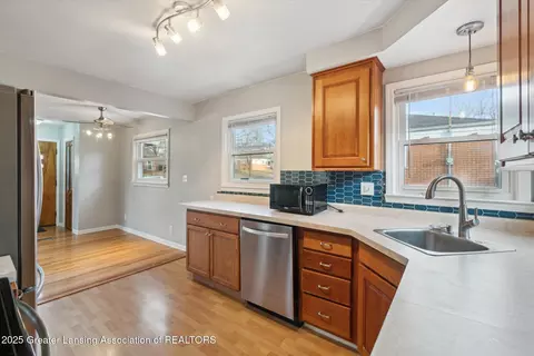 2202 Dillingham Ave, Lansing, MI 48906 photo 12