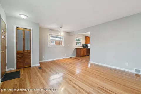 2202 Dillingham Ave, Lansing, MI 48906 photo 7