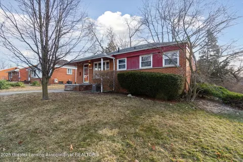 2202 Dillingham Ave, Lansing, MI 48906 photo 3