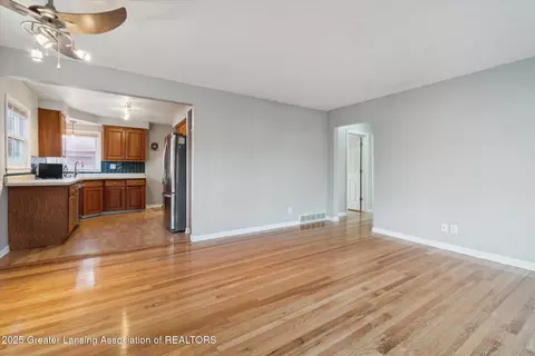 2202 Dillingham Ave, Lansing, MI 48906 photo 8