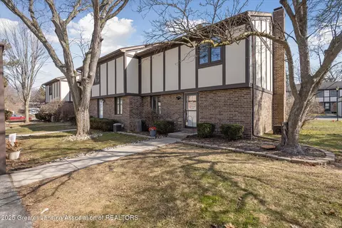 6226 Brookline Ct #24, East Lansing, MI 48823