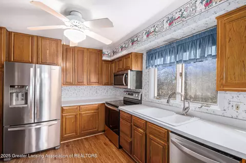 5935 E Parks Rd, Saint Johns, MI 48879 photo 3