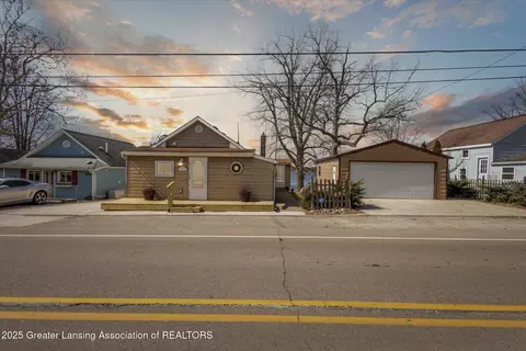 15540 Park Lake Rd, East Lansing, MI 48823
