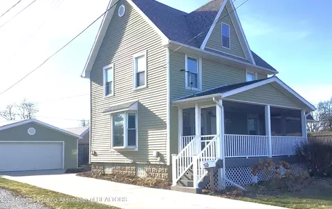 112 Jackson St, Williamston, MI 48895