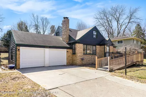 2255 Pembroke Rd, Lansing, MI 48906