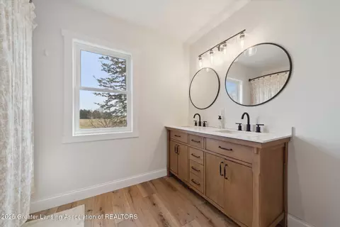 Bath - 3796 E Roosevelt Rd, Ashley, MI 48806 photo 3 of 5
