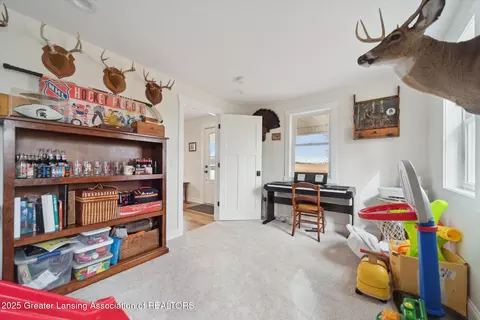 Entry Way - 3796 E Roosevelt Rd, Ashley, MI 48806 photo 6 of 9