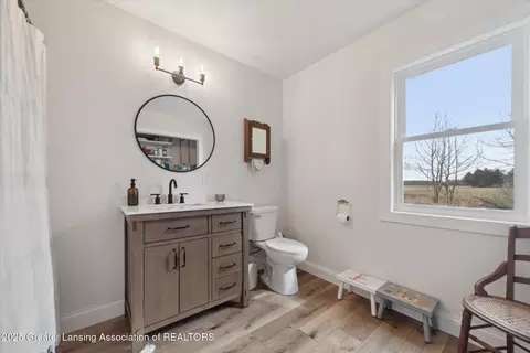 Bath - 3796 E Roosevelt Rd, Ashley, MI 48806 photo 4 of 5