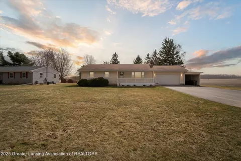 615 W Maple Ave, Bancroft, MI 48414