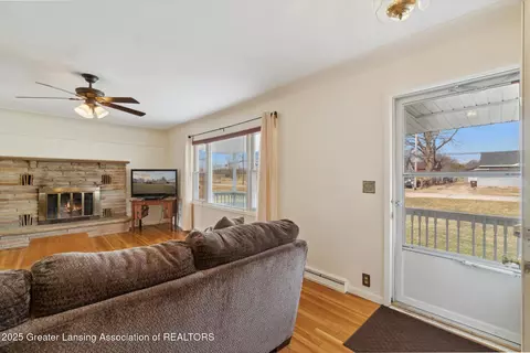 615 W Maple Ave, Bancroft, MI 48414 photo 9