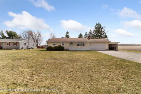 615 W Maple Ave, Bancroft, MI 48414 photo 3