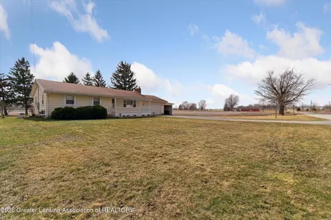 615 W Maple Ave, Bancroft, MI 48414 photo 2