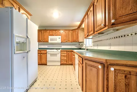 Kitchen - 4518 Sandstone Dr, Williamston, MI 48895 photo 2 of 6