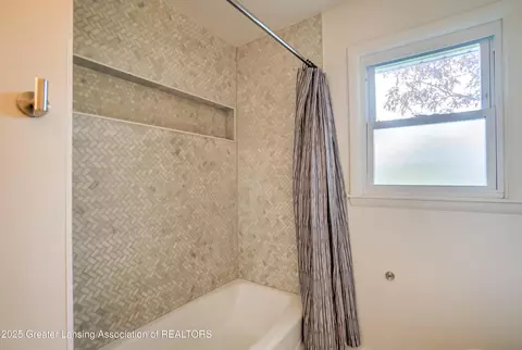 Bath - 4518 Sandstone Dr, Williamston, MI 48895 photo 3 of 3