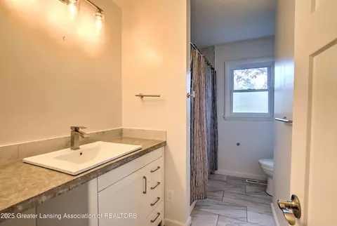 Bath - 4518 Sandstone Dr, Williamston, MI 48895 photo 2 of 3