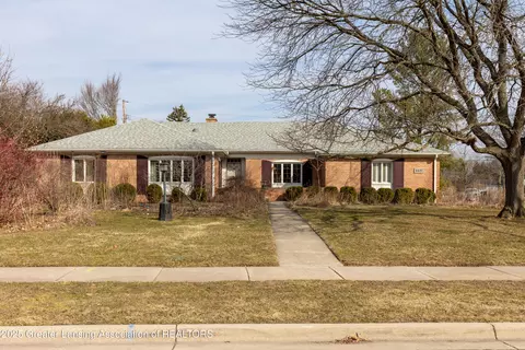 809 Tanglewood Ln, East Lansing, MI 48823