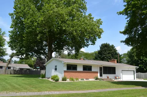 1044 Cliffdale Dr, Haslett, MI 48840