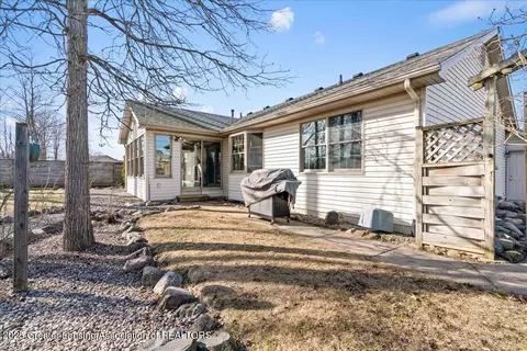 Exterior - 706 Fieldview Dr, Grand Ledge, MI 48837 photo 2 of 5