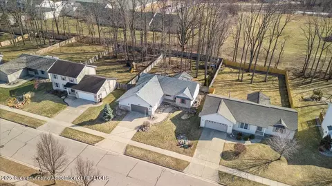 View/Area - 706 Fieldview Dr, Grand Ledge, MI 48837 photo 1 of 7