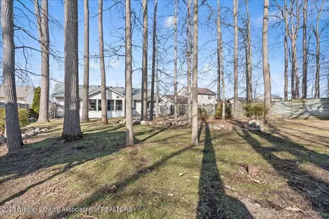 Exterior - 706 Fieldview Dr, Grand Ledge, MI 48837 photo 3 of 5