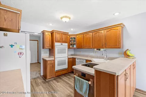 Kitchen - 706 Fieldview Dr, Grand Ledge, MI 48837 photo 1 of 7