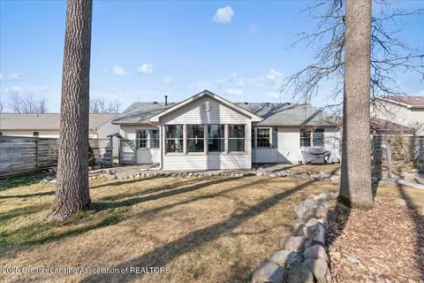 Exterior - 706 Fieldview Dr, Grand Ledge, MI 48837 photo 4 of 5