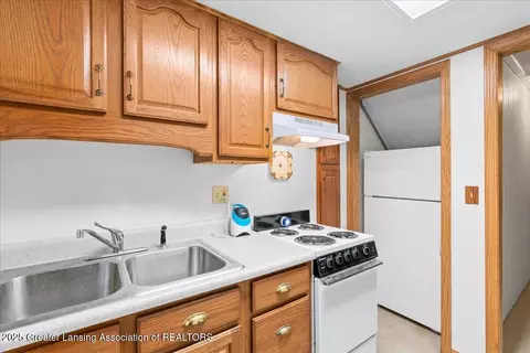 Kitchen - 706 Fieldview Dr, Grand Ledge, MI 48837 photo 7 of 7